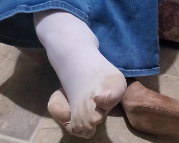 Tori Valentine aka missfeetstinkvip Foot Fetish - 08-31-2023 OnlyFans Video - I do attend an occasional party every now and then