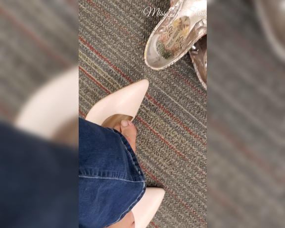 Tori Valentine aka missfeetstinkvip Foot Fetish - 08-30-2023 OnlyFans Video - Popped in to Target and I checked out their selection of shoes