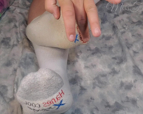 Tori Valentine aka missfeetstinkvip Foot Fetish - 07-12-2023 OnlyFans Video - Wanna see some old, dirty crew socks that Ive had for years Here ya go