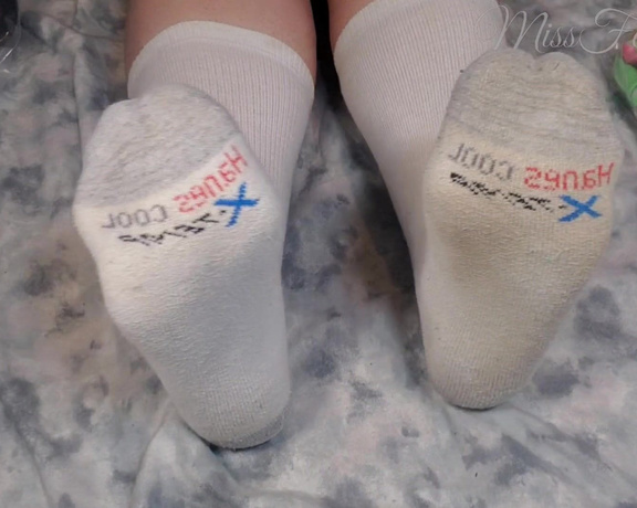 Tori Valentine aka missfeetstinkvip Foot Fetish - 07-12-2023 OnlyFans Video - Wanna see some old, dirty crew socks that Ive had for years Here ya go