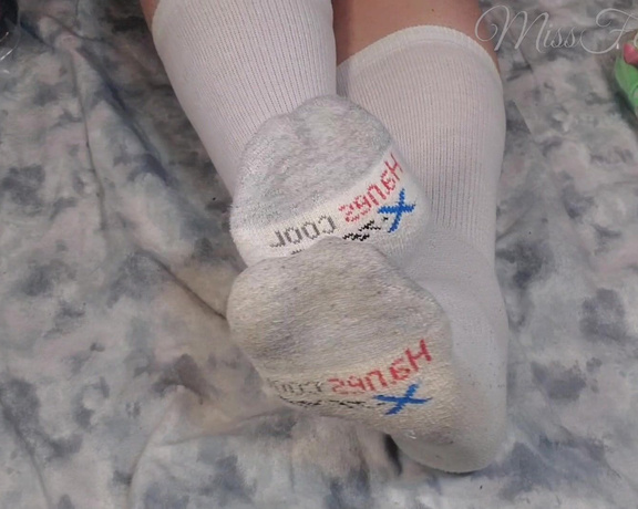 Tori Valentine aka missfeetstinkvip Foot Fetish - 07-12-2023 OnlyFans Video - Wanna see some old, dirty crew socks that Ive had for years Here ya go