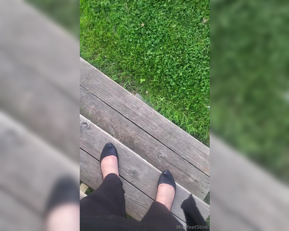 Tori Valentine aka missfeetstinkvip Foot Fetish - 09-12-2023 OnlyFans Video - See me step out of my stinky black flats amp let my feet air out for