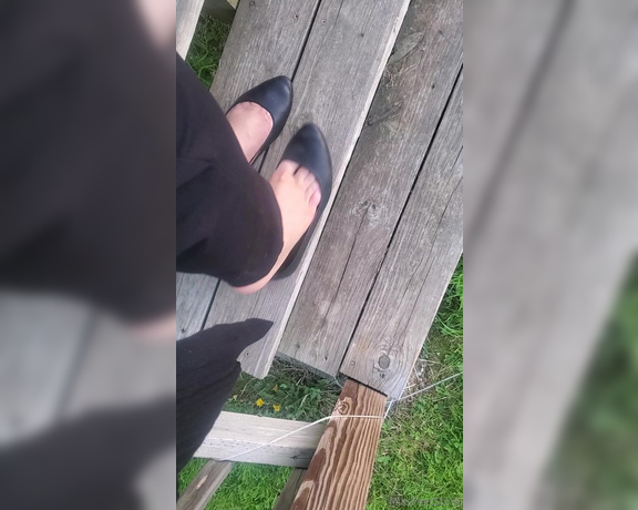 Tori Valentine aka missfeetstinkvip Foot Fetish - 09-12-2023 OnlyFans Video - See me step out of my stinky black flats amp let my feet air out for