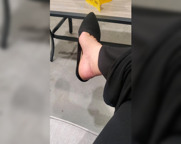 Tori Valentine aka missfeetstinkvip Foot Fetish - 07-18-2023 OnlyFans Video - Brand new pair of black flats _ found at a flea market with the original price