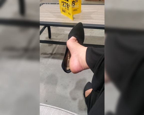 Tori Valentine aka missfeetstinkvip Foot Fetish - 07-18-2023 OnlyFans Video - Brand new pair of black flats _ found at a flea market with the original price