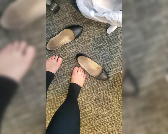 Tori Valentine aka missfeetstinkvip Foot Fetish - 07-22-2023 OnlyFans Video - Are stirrup leggings in style When they slide over my grubby feet, they are Flats come