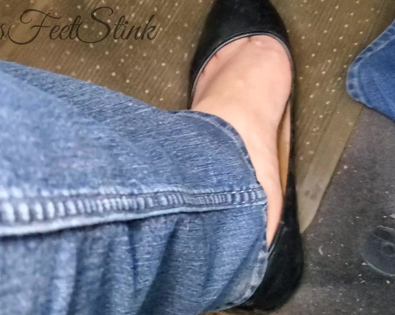 Tori Valentine aka missfeetstinkvip Foot Fetish - 10-18-2023 OnlyFans Video - My right flat is already gone And my car stinks of sweaty feet