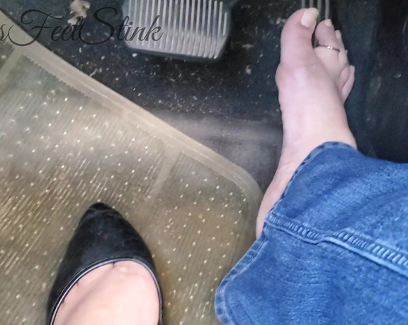 Tori Valentine aka missfeetstinkvip Foot Fetish - 10-18-2023 OnlyFans Video - My right flat is already gone And my car stinks of sweaty feet