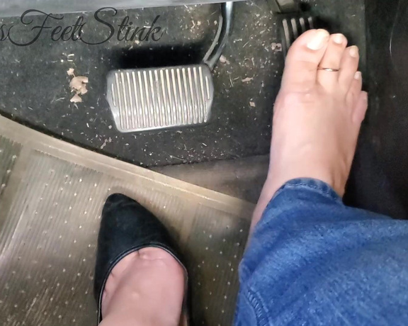 Tori Valentine aka missfeetstinkvip Foot Fetish - 10-18-2023 OnlyFans Video - My right flat is already gone And my car stinks of sweaty feet