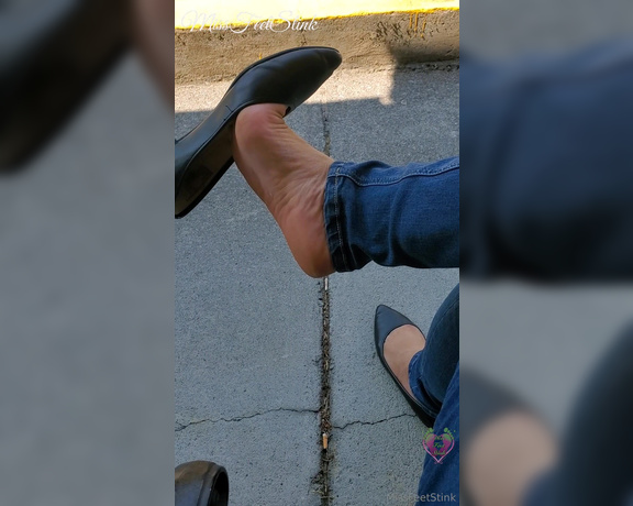 Tori Valentine aka missfeetstinkvip Foot Fetish - 09-30-2023 OnlyFans Video - I try to get some content everywhere I go