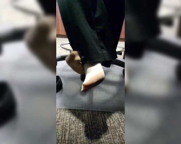 Tori Valentine aka missfeetstinkvip Foot Fetish - 10-04-2023 OnlyFans Video - I swear, I cant keep a pair of white nylons clean to save my life