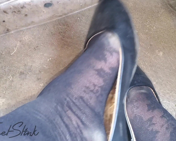 Tori Valentine aka missfeetstinkvip Foot Fetish - 11-08-2023 OnlyFans Video - I bet you have forgotten these floral print nylon hose, havent you