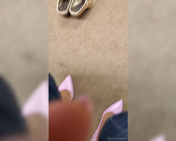 Tori Valentine aka missfeetstinkvip Foot Fetish - 10-12-2023 OnlyFans Video - This is part 2 of my shoe try on and buy afternoon from last weekend