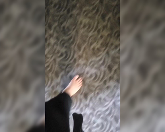 Tori Valentine aka missfeetstinkvip Foot Fetish - 08-27-2023 OnlyFans Video - Follow along with me as I check to make sure all upstairs doors are locked on