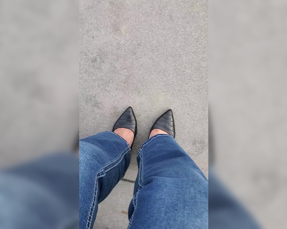 Tori Valentine aka missfeetstinkvip Foot Fetish - 08-26-2023 OnlyFans Video - Dont think I wont step out of my heels anywhere Im at Look at the condition