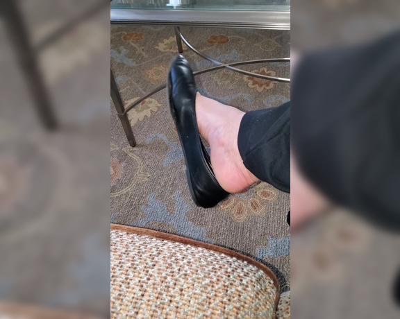 Tori Valentine aka missfeetstinkvip Foot Fetish - 11-16-2023 OnlyFans Video - Lets take a look at the last pair for now of black flats, in this style,