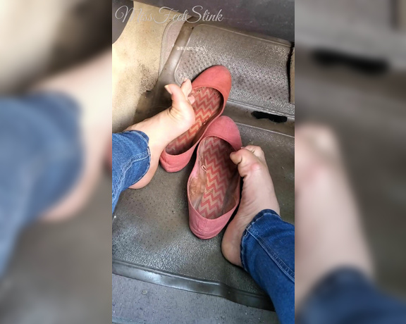 Tori Valentine aka missfeetstinkvip Foot Fetish - 08-29-2023 OnlyFans Video - Another air_out session in my sisters car