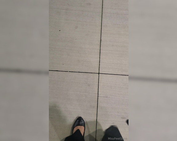 Tori Valentine aka missfeetstinkvip Foot Fetish - 11-25-2023 OnlyFans Video - Sometimes walking clips can be a little difficult to follow