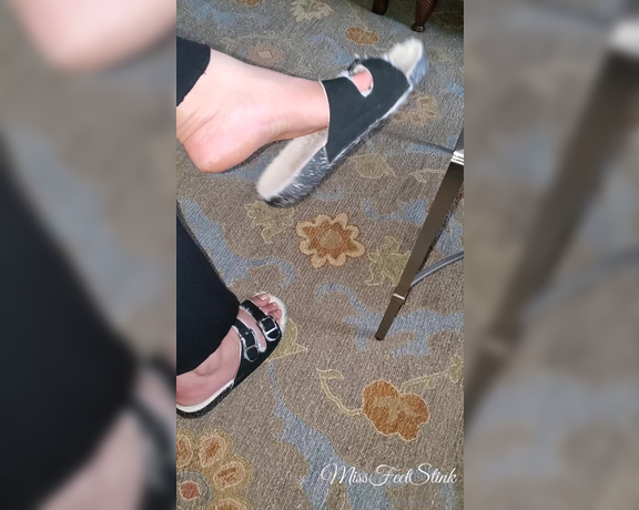 Tori Valentine aka missfeetstinkvip Foot Fetish - 10-22-2023 OnlyFans Video - These fuzzy sandals have easily become my most popular pair of shoes