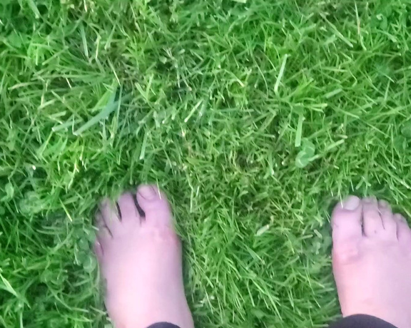 Tori Valentine aka missfeetstinkvip Foot Fetish - 09-12-2023 OnlyFans Video - See me step out of my stinky black flats amp let my feet air out for