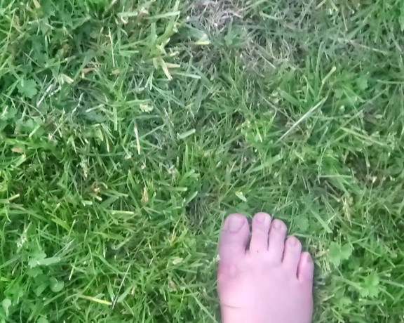 Tori Valentine aka missfeetstinkvip Foot Fetish - 09-12-2023 OnlyFans Video - See me step out of my stinky black flats amp let my feet air out for