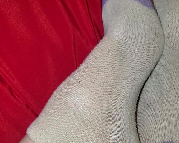 Tori Valentine aka missfeetstinkvip Foot Fetish - 10-28-2023 OnlyFans Video - Lets compare socks, shall we Youre going to see the nastiest pair of socks that I