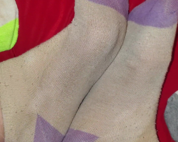 Tori Valentine aka missfeetstinkvip Foot Fetish - 10-28-2023 OnlyFans Video - Lets compare socks, shall we Youre going to see the nastiest pair of socks that I