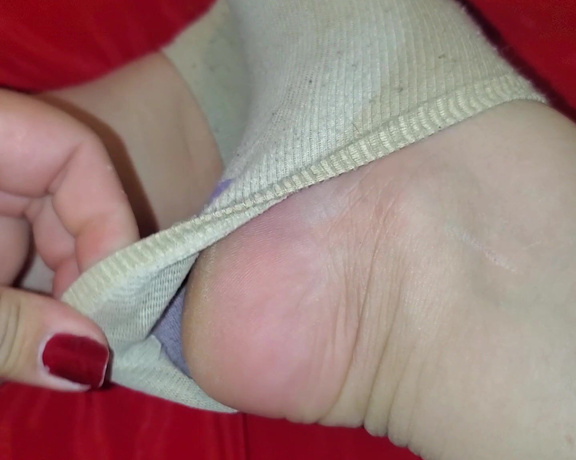 Tori Valentine aka missfeetstinkvip Foot Fetish - 10-28-2023 OnlyFans Video - Lets compare socks, shall we Youre going to see the nastiest pair of socks that I