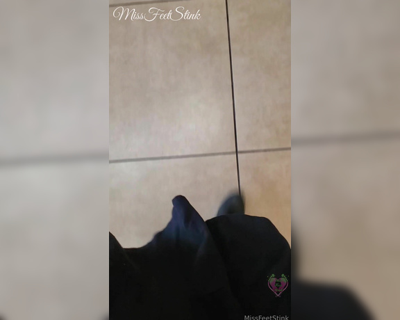 Tori Valentine aka missfeetstinkvip Foot Fetish - 11-08-2023 OnlyFans Video - I bet you have forgotten these floral print nylon hose, havent you