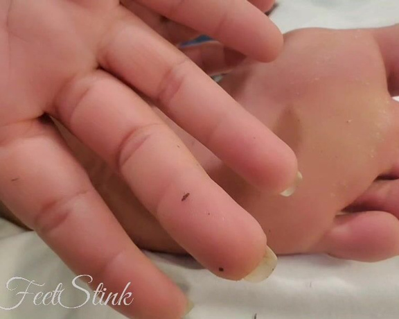 Tori Valentine aka missfeetstinkvip Foot Fetish - 10-05-2023 OnlyFans Video - Some of you have asked for footage of me playing with my feet with my hands