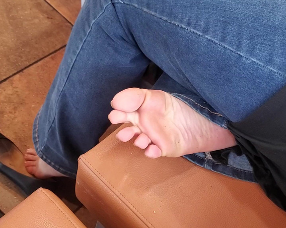 Tori Valentine aka missfeetstinkvip Foot Fetish - 10-15-2023 OnlyFans Video - Whos up for some breakfast with Tori Got some extra sides to go along with the