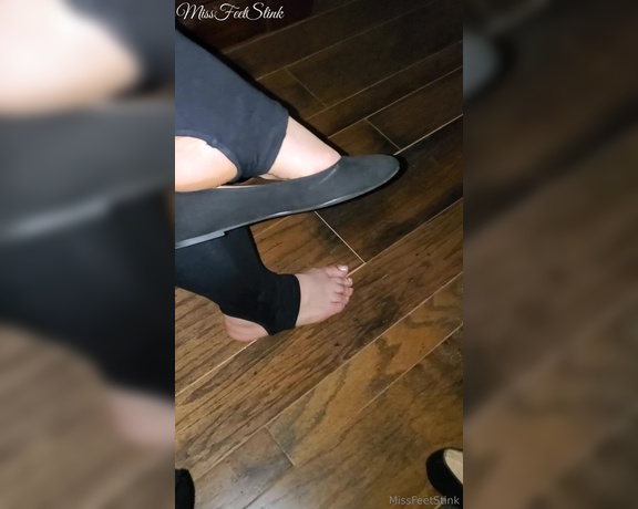 Tori Valentine aka missfeetstinkvip Foot Fetish - 11-26-2023 OnlyFans Video - This video of me dangling amp slapping these black flats in my upstairs office was early