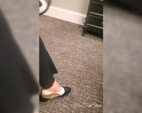 Tori Valentine aka missfeetstinkvip Foot Fetish - 11-30-2023 OnlyFans Video - You know Im notorious for wearing socks with flats