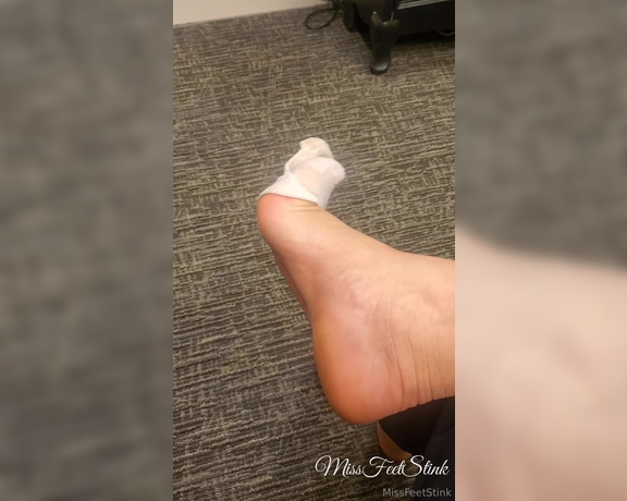 Tori Valentine aka missfeetstinkvip Foot Fetish - 11-30-2023 OnlyFans Video - You know Im notorious for wearing socks with flats