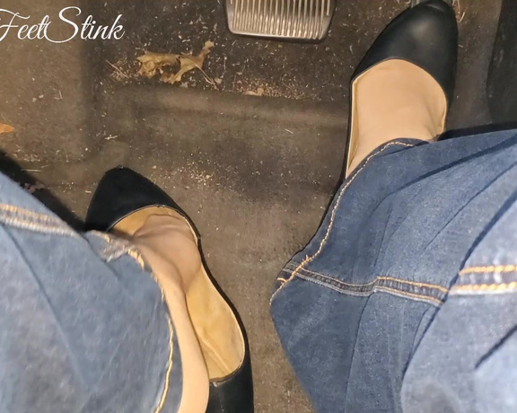 Tori Valentine aka missfeetstinkvip Foot Fetish - 10-29-2023 OnlyFans Video - Im heading out from the boot store that I was at