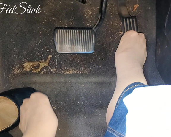 Tori Valentine aka missfeetstinkvip Foot Fetish - 10-29-2023 OnlyFans Video - Im heading out from the boot store that I was at