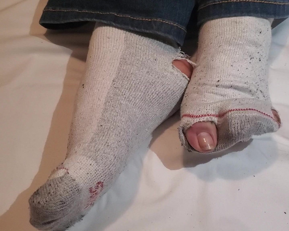 Tori Valentine aka missfeetstinkvip Foot Fetish - 12-04-2023 OnlyFans Video - Happy National Sock Day or whats left of mine