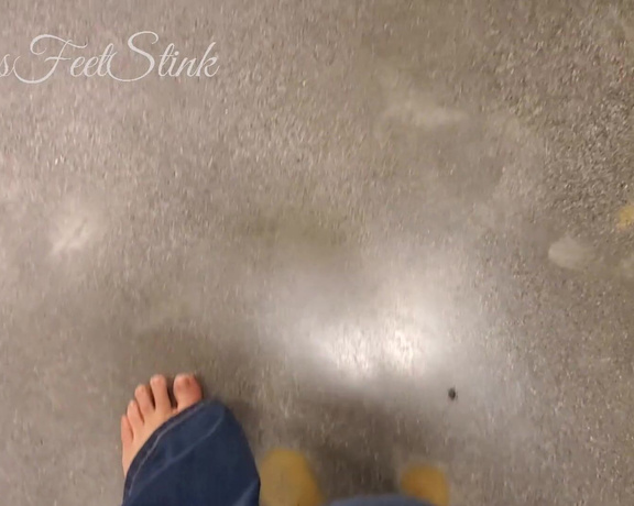 Tori Valentine aka missfeetstinkvip Foot Fetish - 12-21-2023 OnlyFans Video - So, Im thinking about putting down some new carpet in my house