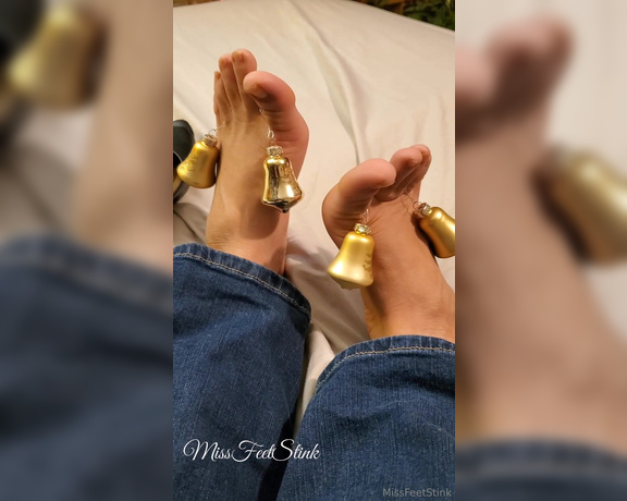 Tori Valentine aka missfeetstinkvip Foot Fetish - 12-25-2023 OnlyFans Video - Merry Christmas everyone