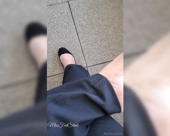 Tori Valentine aka missfeetstinkvip Foot Fetish - 11-23-2023 OnlyFans Video - So, I had a couple of co_workers verbally say they could smell something