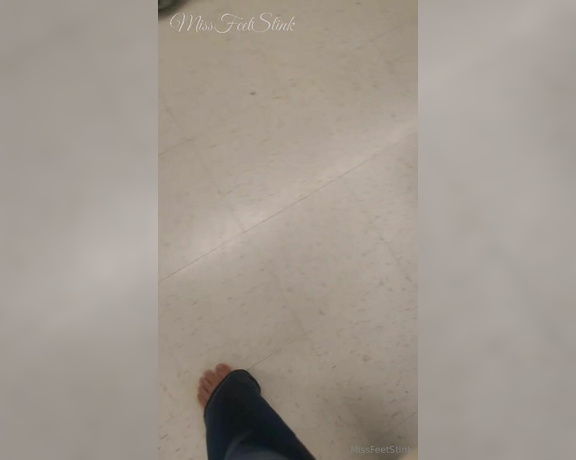 Tori Valentine aka missfeetstinkvip Foot Fetish - 12-30-2023 OnlyFans Video - Heres some more footage of my time at Ollies