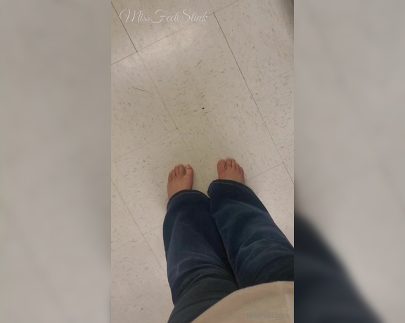 Tori Valentine aka missfeetstinkvip Foot Fetish - 12-30-2023 OnlyFans Video - Heres some more footage of my time at Ollies