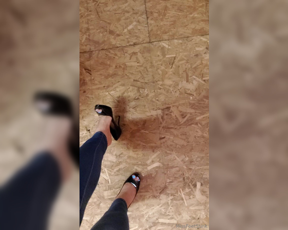 Tori Valentine aka missfeetstinkvip Foot Fetish - 02-03-2024 OnlyFans Video - Who Wants to Walk With Tori who gets the WWE Elias reference 3 clips of me