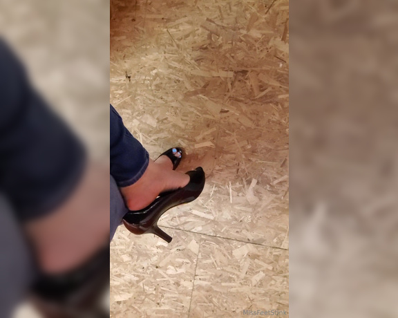 Tori Valentine aka missfeetstinkvip Foot Fetish - 02-03-2024 OnlyFans Video - Who Wants to Walk With Tori who gets the WWE Elias reference 3 clips of me