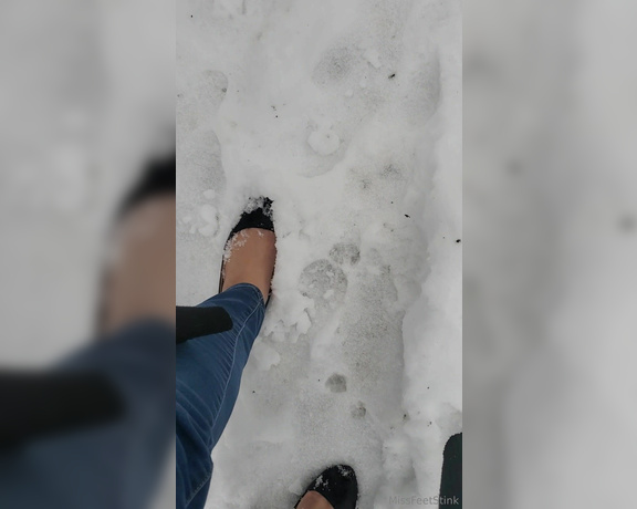 Tori Valentine aka missfeetstinkvip Foot Fetish - 01-20-2024 OnlyFans Video - Lets go play in the snow