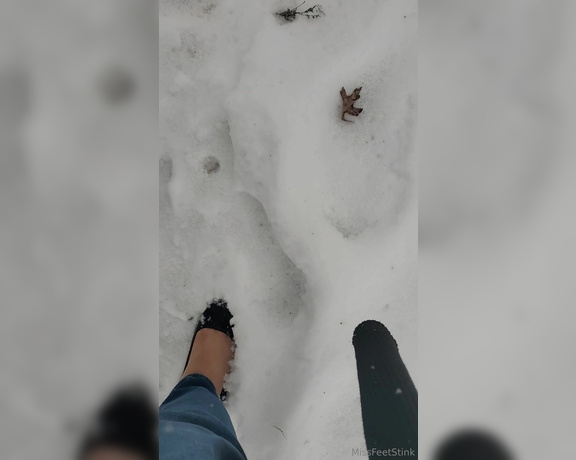 Tori Valentine aka missfeetstinkvip Foot Fetish - 01-20-2024 OnlyFans Video - Lets go play in the snow