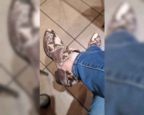 Tori Valentine aka missfeetstinkvip Foot Fetish - 01-28-2024 OnlyFans Video - Oh McDonalds