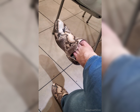 Tori Valentine aka missfeetstinkvip Foot Fetish - 01-28-2024 OnlyFans Video - Oh McDonalds