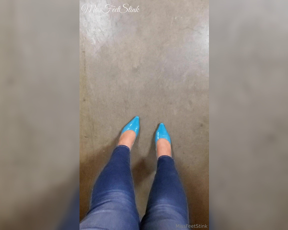 Tori Valentine aka missfeetstinkvip Foot Fetish - 02-03-2024 OnlyFans Video - Who Wants to Walk With Tori who gets the WWE Elias reference 3 clips of me