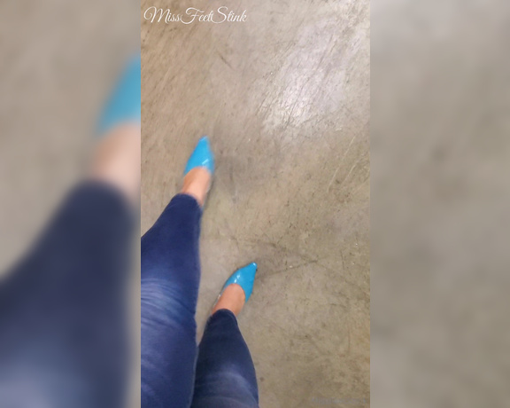 Tori Valentine aka missfeetstinkvip Foot Fetish - 02-03-2024 OnlyFans Video - Who Wants to Walk With Tori who gets the WWE Elias reference 3 clips of me